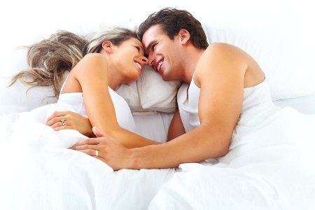 Безопасен ли половой акт при месячных? семейная пара