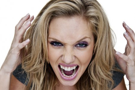 Всё-всё-всё о ПМС! злая девушка