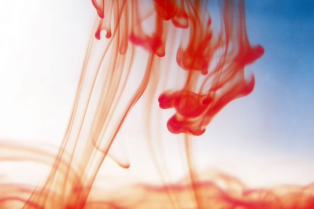 По каким причинам при беременности могут быть кровянистые выделения?