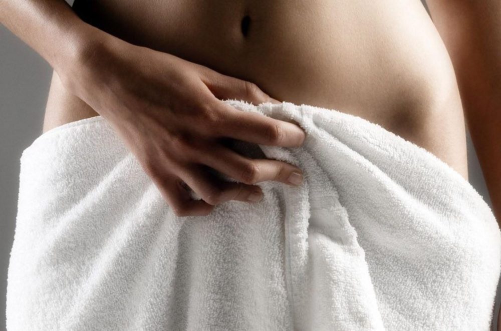 Причины коричневых выделений и скудных месячных — симптомы и лечение