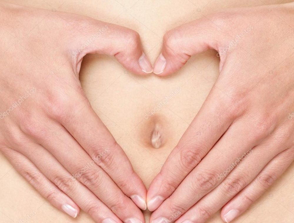 Причины появления у женщин выделений с неприятным запахом из пупка