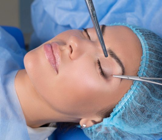 Подтяжка век без хирургического вмешательства – реальность?