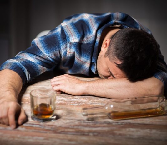 Вывод из запоя в Санкт-Петербурге: как распознать запой