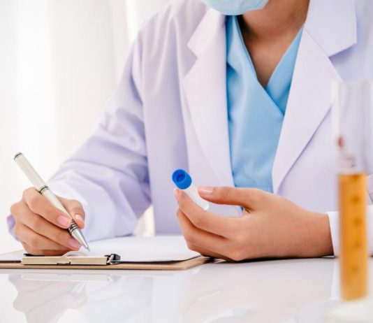 Следим за здоровьем: к каким врачам стоит регулярно ходить