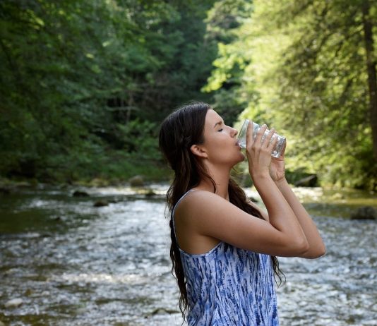Вода в нашем теле: влияние воды, как она двигается по организму и чем полезна