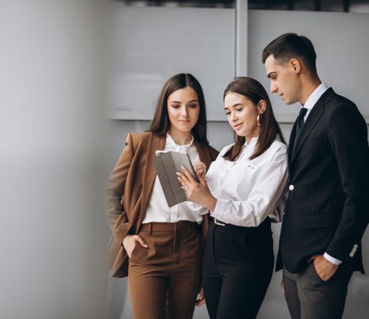 Одна квартира на две: как это сделать https://ru.freepik.com/free-photo/bussiness-people-working-in-team-in-an-office_8828168.htm#fromView=search&page=1&position=52&uuid=ea73813a-dd08-49d3-bada-cdaa76c50885