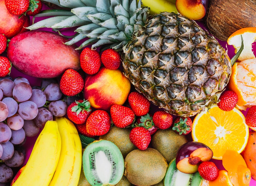 https://ru.freepik.com/free-photo/grapes-strawberries-pineapple-kiwi-apricot-banana-and-whole-pineapple_3630863.htm#fromView=search&page=1&position=13&uuid=affdad29-eebe-4f5c-b36a-4ea2500ced19