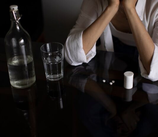 Вывод из запоя: основные аспекты и методы