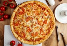 Выбор снека на ужин: вкусная пицца для уютного вечера