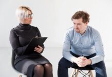 Вызов психиатра на дом: когда и зачем это необходимо