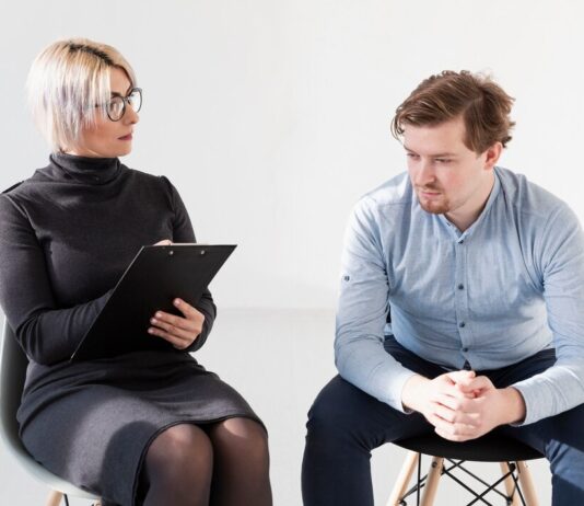 Вызов психиатра на дом: когда и зачем это необходимо